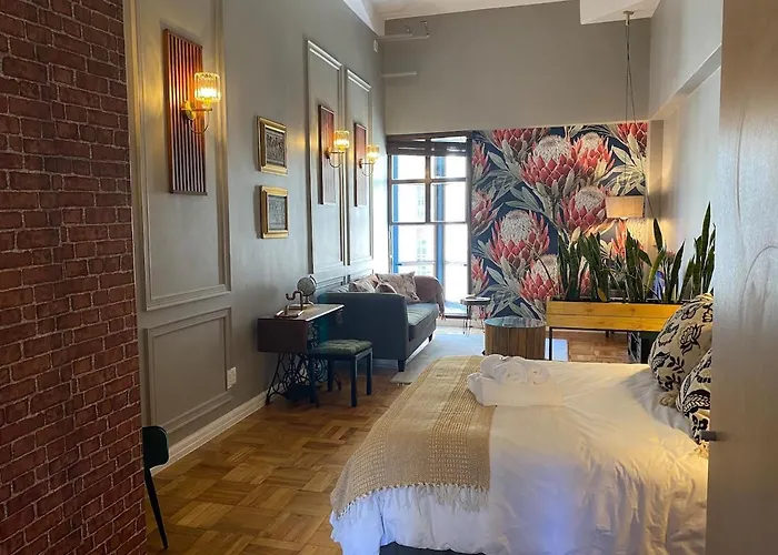 Art Deco Gem With View Of Table Mountain