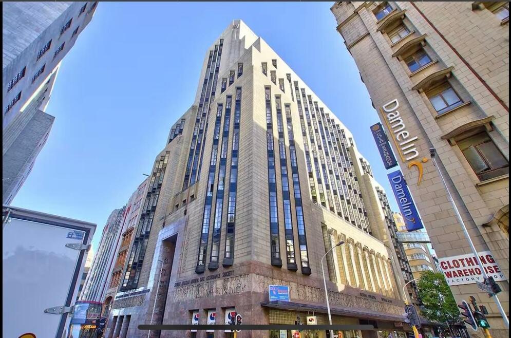 Art Deco Gem With View Of Table Mountain