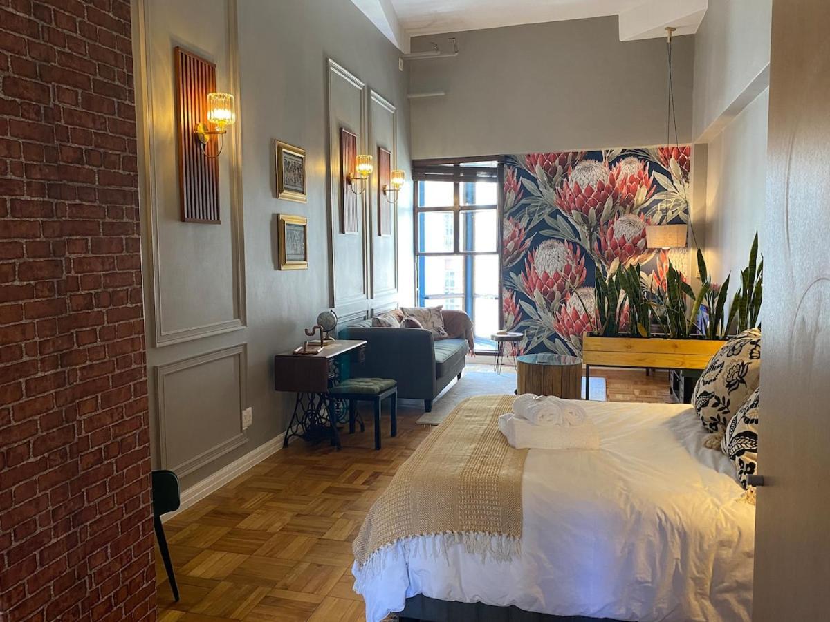 Art Deco Gem With View Of Table Mountain
