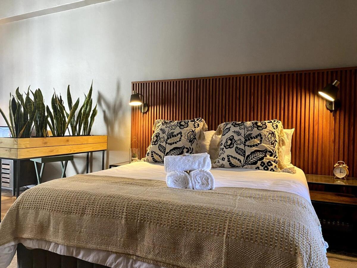 Art Deco Gem With View Of Table Mountain Apartment *